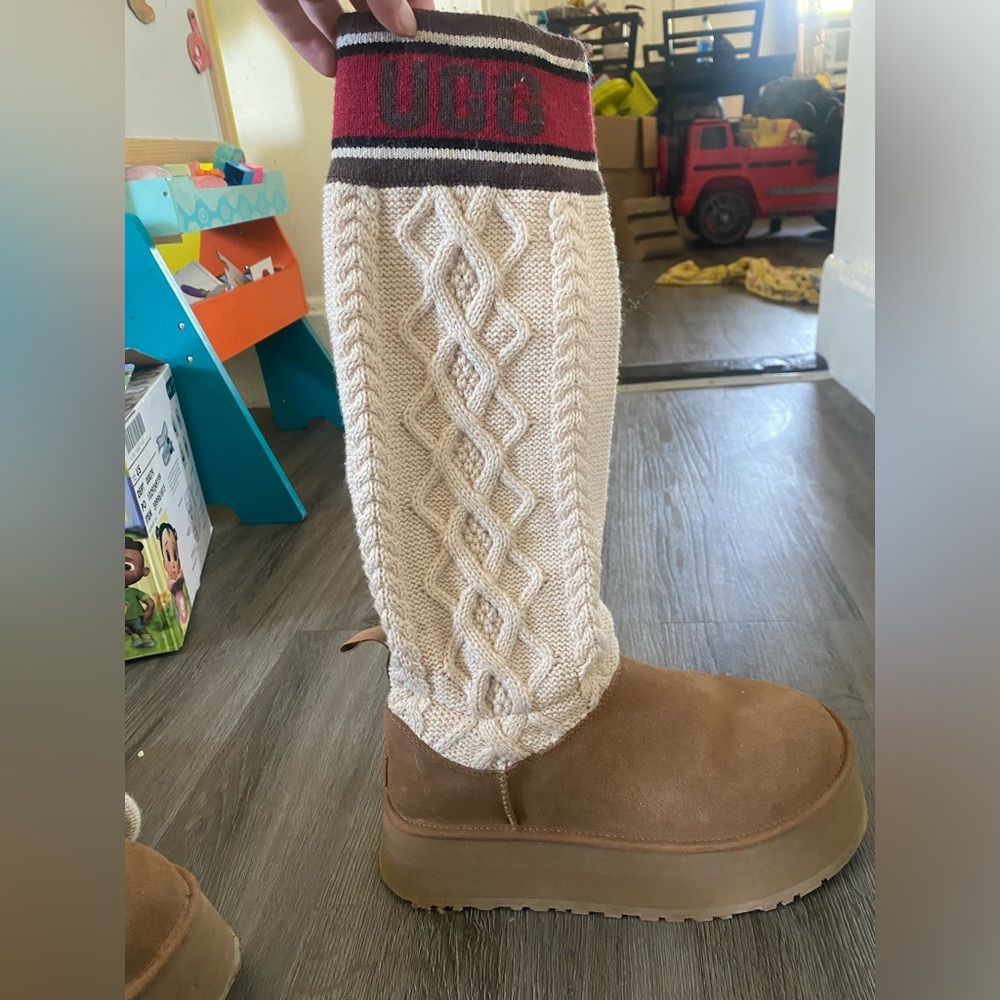 Women’s sweater ugg boots size 9